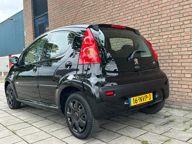 Foto 7 van Peugeot 107 1.0-12V Millesim 200