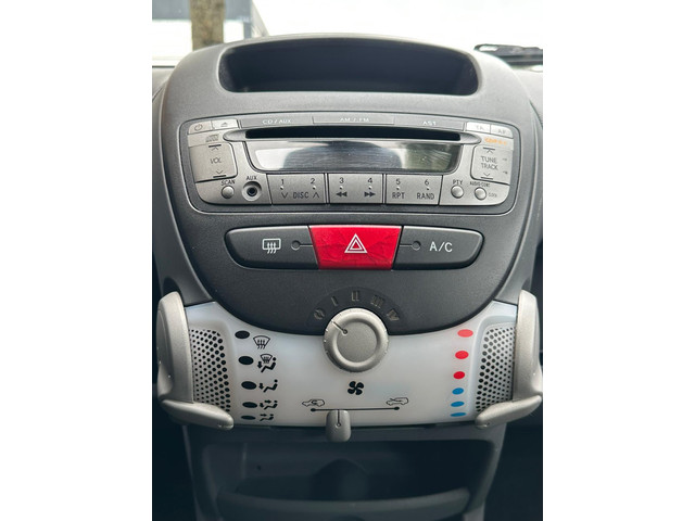 Foto 9 van Peugeot 107 1.0-12V Millesim 200