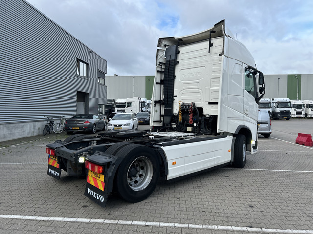 Foto 2 van Volvo FH 420 Globetrotter / 861 dkm / Night AC / VEB+ / 2 Tanks / NL Truck
