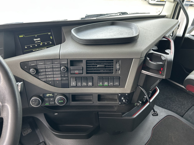 Foto 8 van Volvo FH 420 Globetrotter / 861 dkm / Night AC / VEB+ / 2 Tanks / NL Truck