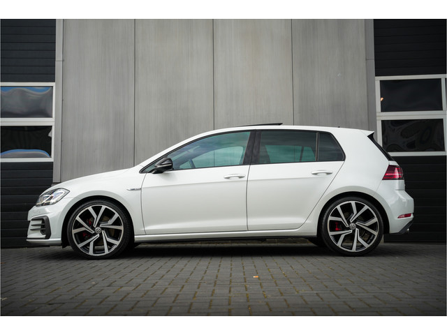 Foto 3 van Volkswagen Golf 7.5 2.0 TDI GTD 184 pk /Automaat/ Pano-Dak/ Sport-Stoelen/ Stoel.Verw/ Adap.Cruise/
