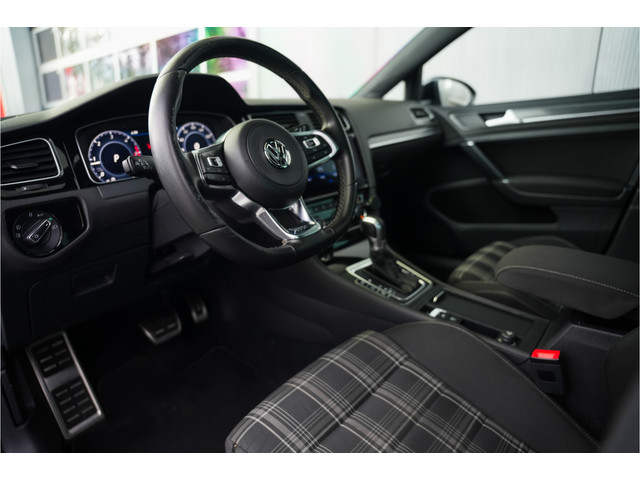 Foto 5 van Volkswagen Golf 7.5 2.0 TDI GTD 184 pk /Automaat/ Pano-Dak/ Sport-Stoelen/ Stoel.Verw/ Adap.Cruise/