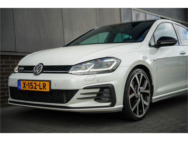 Foto 9 van Volkswagen Golf 7.5 2.0 TDI GTD 184 pk /Automaat/ Pano-Dak/ Sport-Stoelen/ Stoel.Verw/ Adap.Cruise/