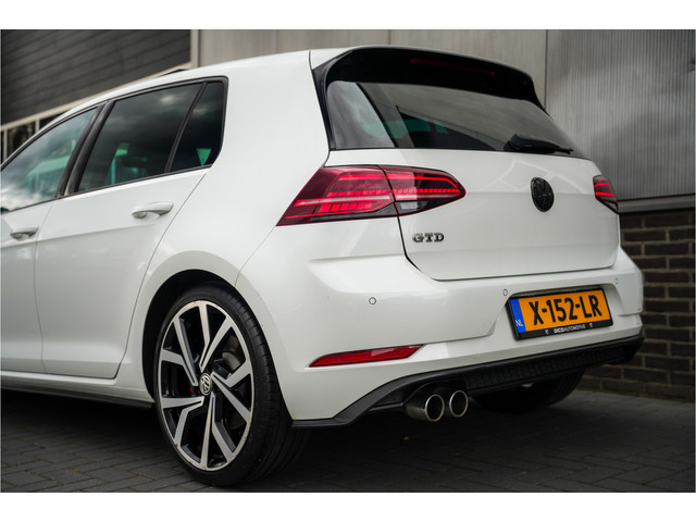 Foto 10 van Volkswagen Golf 7.5 2.0 TDI GTD 184 pk /Automaat/ Pano-Dak/ Sport-Stoelen/ Stoel.Verw/ Adap.Cruise/