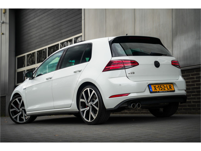 Foto 2 van Volkswagen Golf 7.5 2.0 TDI GTD 184 pk /Automaat/ Pano-Dak/ Sport-Stoelen/ Stoel.Verw/ Adap.Cruise/