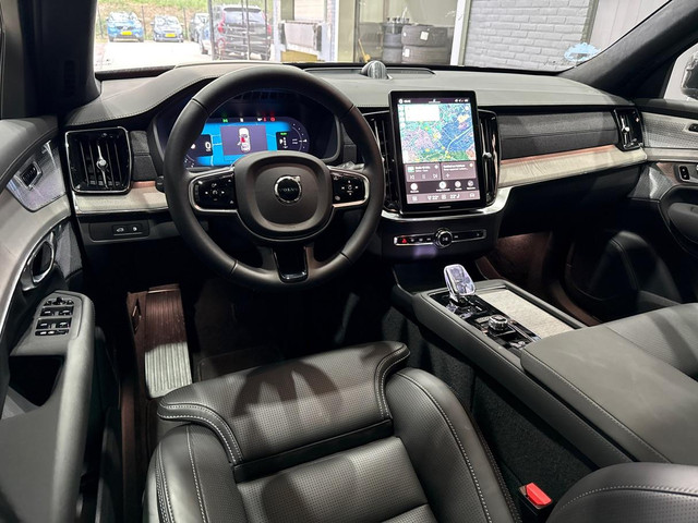 Foto 3 van Volvo XC90 T8 Ultra Dark | Bowers&Wilkins | Luchtvering | Panoramadak | Trekhaak | 360° Camera | Mas