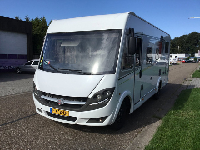 Foto 2 van Buerstner LYSEO T 690G AUTOMAAT