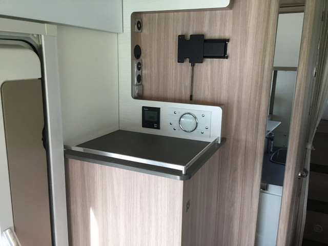 Foto 7 van Buerstner LYSEO T 690G AUTOMAAT