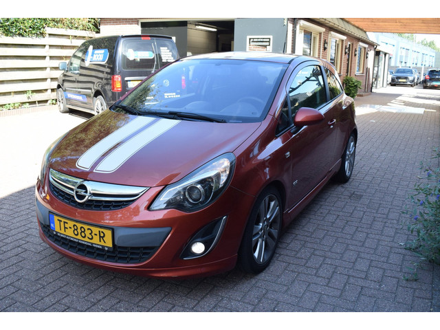 Foto 6 van Opel Corsa 1.4-16V Cosmo/OPC-LINE/AIRCO/NAVIGATIE/CRUISE-CONTROL/PARKEERSENSOREN/STUURBEKRACHTIGING/