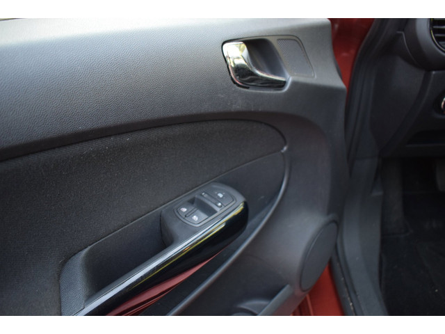 Foto 3 van Opel Corsa 1.4-16V Cosmo/OPC-LINE/AIRCO/NAVIGATIE/CRUISE-CONTROL/PARKEERSENSOREN/STUURBEKRACHTIGING/