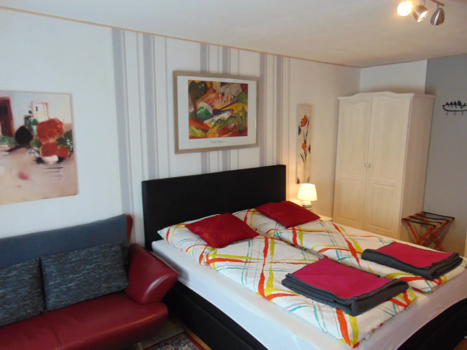 Foto 2 van Hotel met 7 kamers, privéwoning en 6.300 m² grond in Windhagen Duitsland