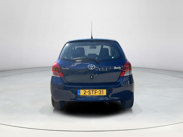 Foto 6 van Toyota Yaris 1.3 VVTi Comfort | 5 deurs | Licht metalen velgen | Incl. servicebeurt en APK |