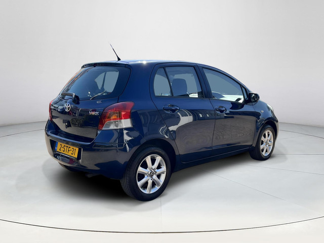 Foto 7 van Toyota Yaris 1.3 VVTi Comfort | 5 deurs | Licht metalen velgen | Incl. servicebeurt en APK |