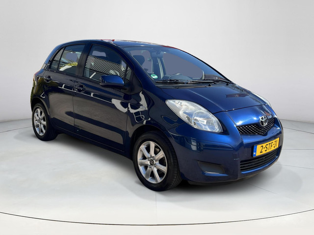 Foto 9 van Toyota Yaris 1.3 VVTi Comfort | 5 deurs | Licht metalen velgen | Incl. servicebeurt en APK |