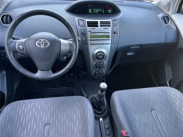 Foto 2 van Toyota Yaris 1.3 VVTi Comfort | 5 deurs | Licht metalen velgen | Incl. servicebeurt en APK |