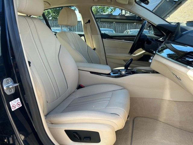 Foto 11 van BMW 5-SERIE 530E I Performance HIGH EXE, Xenon, Camera, Cruise