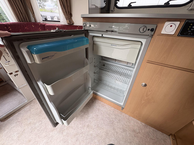 Foto 4 van Kip Grey Line Special 50 TDB Unico Voortent,fietenrek