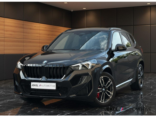 Foto 10 van BMW X1 sDrive18i M-Sport Pro, Panoramadak, 19" LM velgen, Key less. Apple Carplay, enz