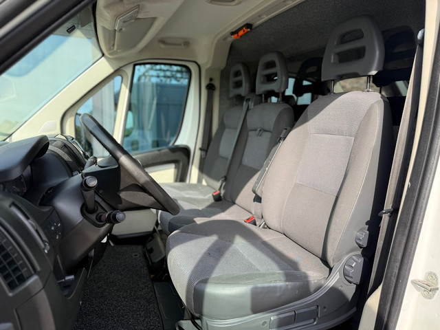 Foto 3 van Peugeot Boxer 335 2.2 Glaswagen HDI L2H2