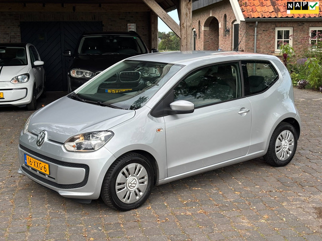 Foto 11 van Volkswagen Up! 1.0 move up! BlueMotion met navigatie en airco
