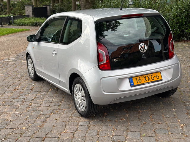 Foto 9 van Volkswagen Up! 1.0 move up! BlueMotion met navigatie en airco
