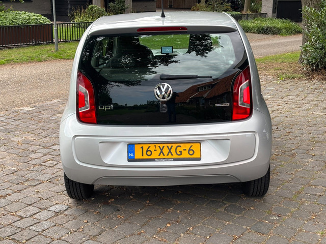 Foto 8 van Volkswagen Up! 1.0 move up! BlueMotion met navigatie en airco