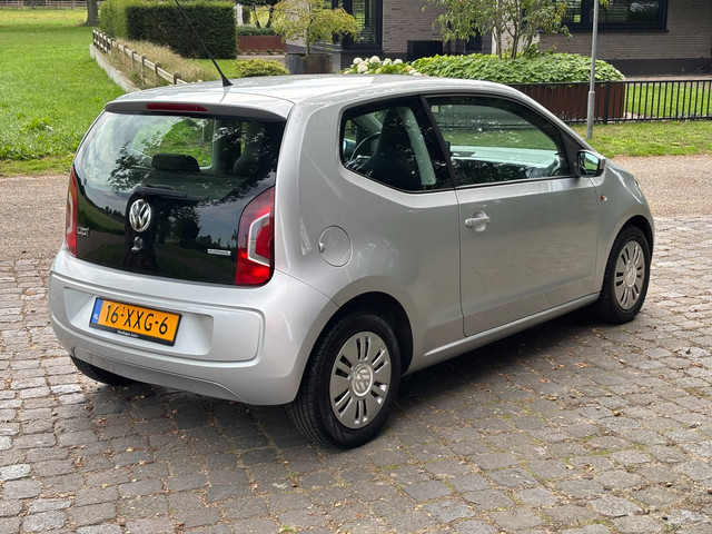 Foto 7 van Volkswagen Up! 1.0 move up! BlueMotion met navigatie en airco