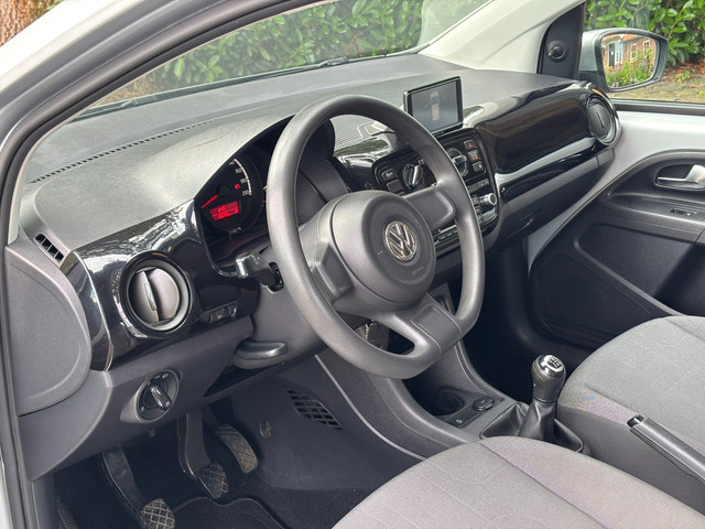 Foto 3 van Volkswagen Up! 1.0 move up! BlueMotion met navigatie en airco