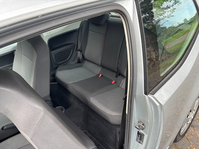 Foto 2 van Volkswagen Up! 1.0 move up! BlueMotion met navigatie en airco