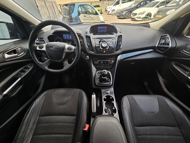 Foto 2 van Ford Kuga 1.6 Titanium NAVI PDC TEL LM LEER TREKHAAK