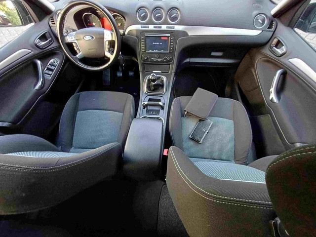 Foto 10 van Ford Galaxy 1.6 SCTi Trend Business 7 persoons
