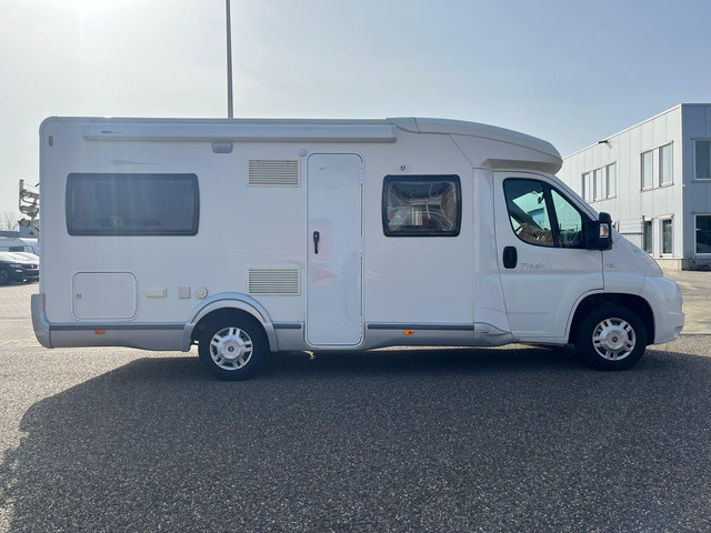 Foto 9 van Chausson Flash 08 | Fiat Ducato 130 MultiJet | Luifel | Camera | Fietsenrek | Airco (motorgedeelte)