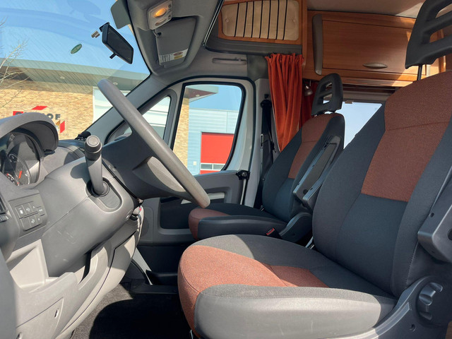 Foto 4 van Chausson Flash 08 | Fiat Ducato 130 MultiJet | Luifel | Camera | Fietsenrek | Airco (motorgedeelte)