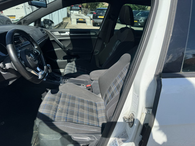Foto 2 van Volkswagen Golf 1.4 TSI GTE B (bj 2015, automaat)