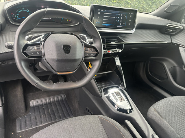 Foto 3 van Peugeot 2008 1.2 Hybrid 136 Style | Cruise control | Climate control | Apple Carplay | Android Auto
