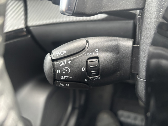 Foto 7 van Peugeot 2008 1.2 Hybrid 136 Style | Cruise control | Climate control | Apple Carplay | Android Auto