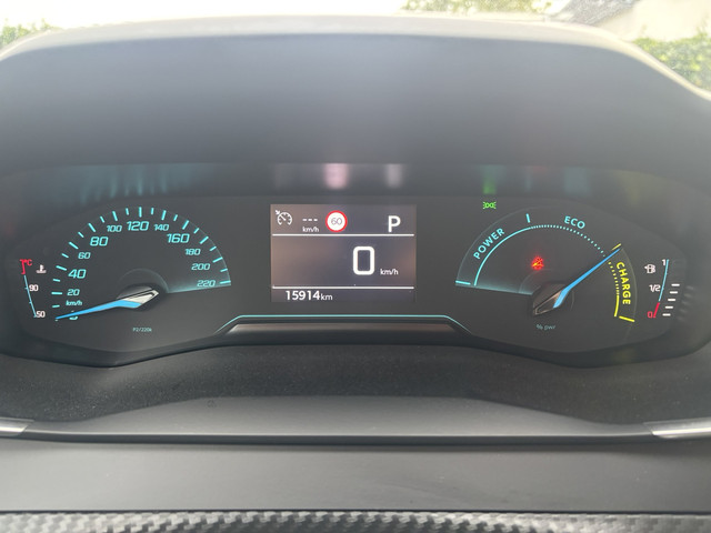 Foto 8 van Peugeot 2008 1.2 Hybrid 136 Style | Cruise control | Climate control | Apple Carplay | Android Auto