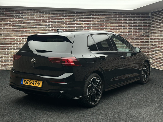 Foto 4 van Volkswagen Golf 1.5 eTSI R-Line Edition Pano|Head up