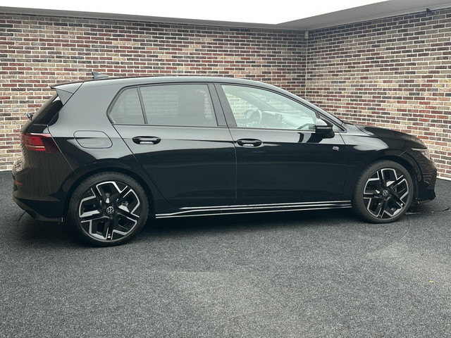 Foto 6 van Volkswagen Golf 1.5 eTSI R-Line Edition Pano|Head up