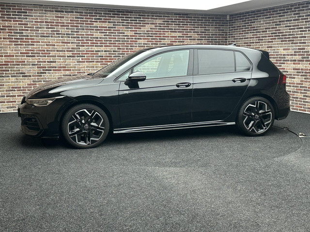 Foto 8 van Volkswagen Golf 1.5 eTSI R-Line Edition Pano|Head up