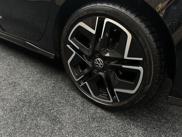 Foto 10 van Volkswagen Golf 1.5 eTSI R-Line Edition Pano|Head up