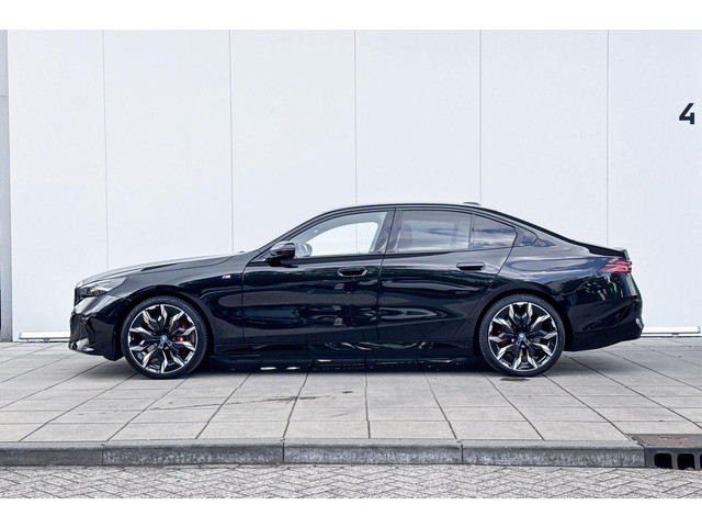 Foto 3 van BMW i5 Sedan eDrive40 M Sport Pro 20 Inch / Stuur & Stoelverwarming voor + achter / Stoelventilatie
