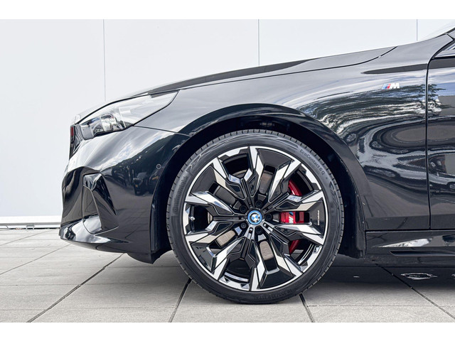 Foto 4 van BMW i5 Sedan eDrive40 M Sport Pro 20 Inch / Stuur & Stoelverwarming voor + achter / Stoelventilatie