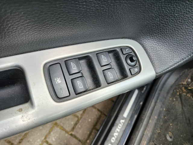 Foto 8 van Volvo S40 2.4i Momentum (bj 2004)