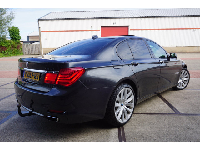 Foto 2 van BMW 7-serie 740i