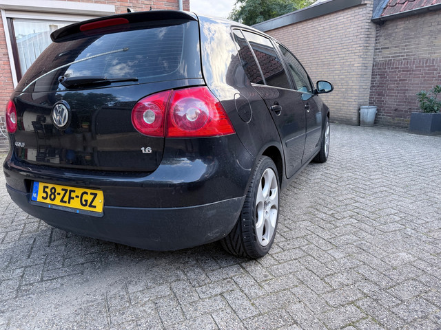 Foto 10 van Volkswagen Golf 1.6 Optive 4