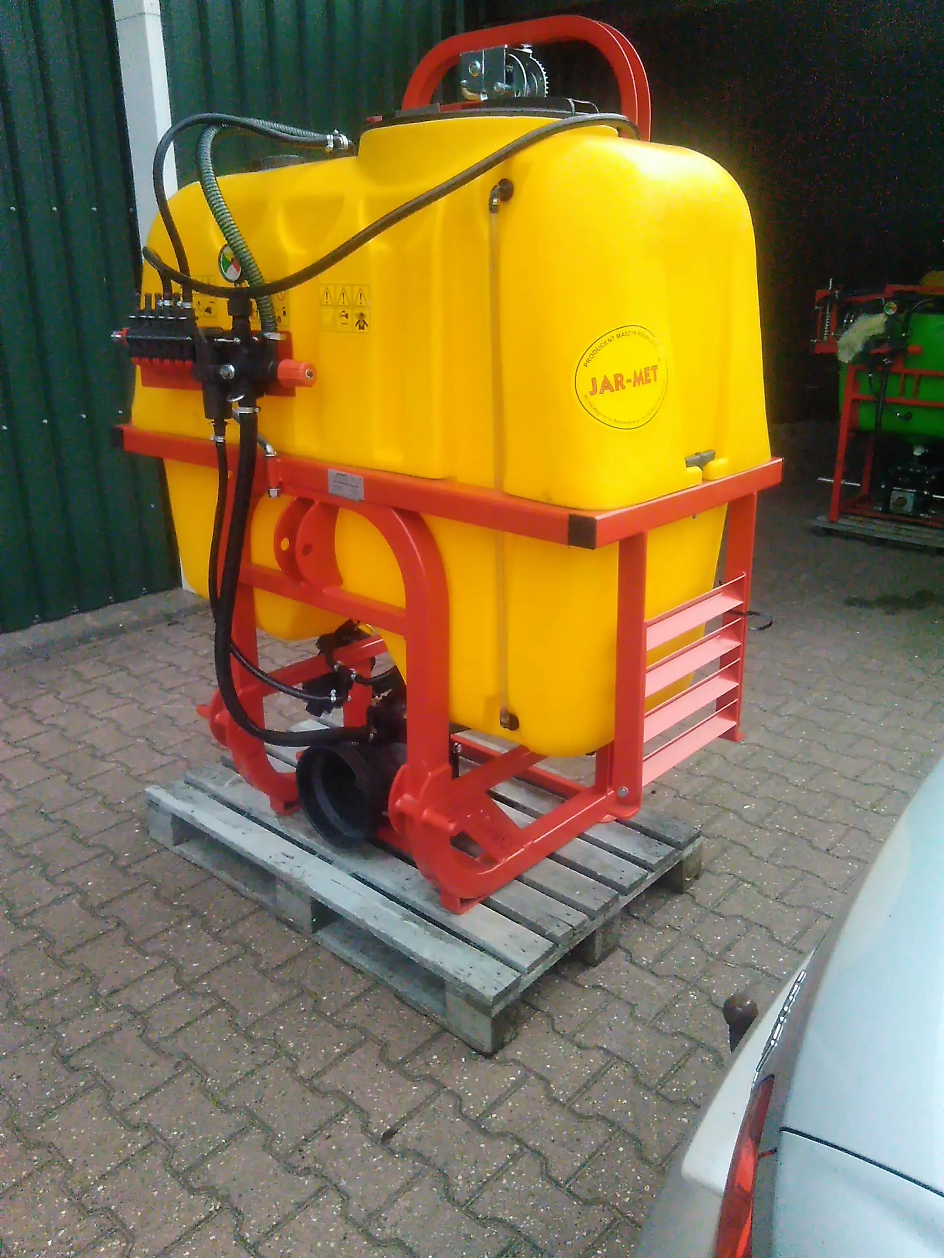 Foto 3 van HHTC- Veldspuit 600 Ltr. gedragen met 8 Mtr. Bomen = showroommodel