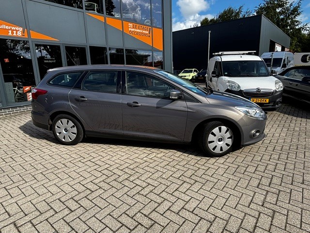 Foto 4 van Ford Focus Wagon 1.0 EcoBoost Edition/airco/stoelverw/nette auto