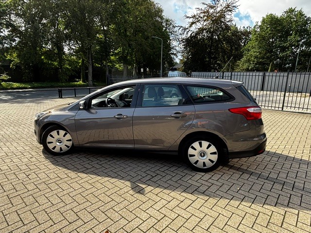 Foto 7 van Ford Focus Wagon 1.0 EcoBoost Edition/airco/stoelverw/nette auto