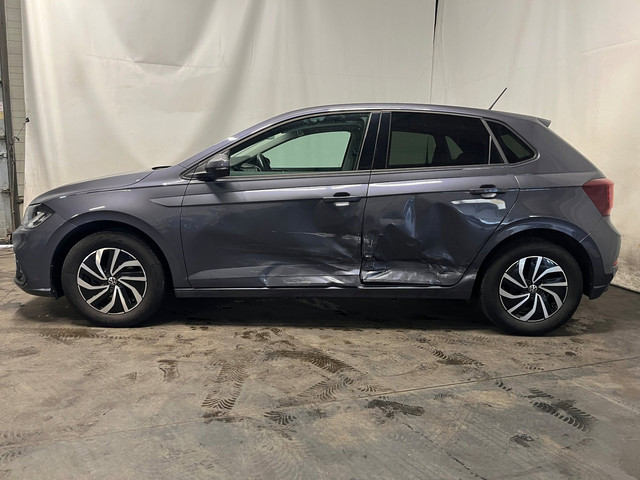 Foto 20 van Volkswagen Polo 1.0 TSI Life - Linksvoor en achter schade, Rondom gebruikersschade, Airbag lamp bran